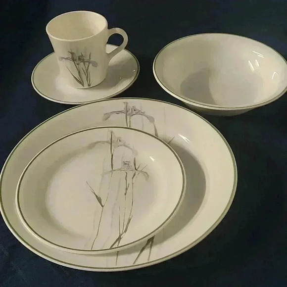 Corelle / Corning Shadow Iris 5pcs place setting. - Picture 1 of 2